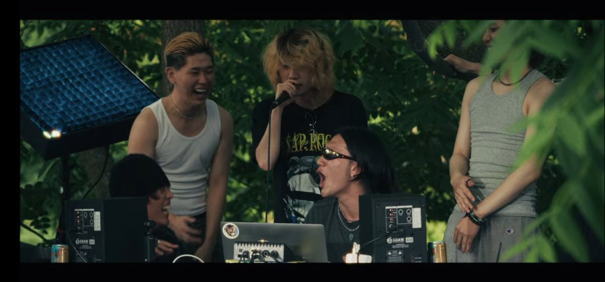 dimorexclub's tweet photo. ARTICLE ▪︎ 071925

Dimo Rex's "BANGER" has been released.

Banger is an English slang term meaning 'very good and impressive' and has recently been used frequently in the music industry to mean 'a good song'. Also, unlike busking, Banger is characterized by the fact that anyone can participate and freely express their music with fellow musicians anytime and anywhere. Dimo Rex is the first to lead the Banger culture in Korea.

🔗: https://t.co/OMK4hc9CWU

#DIMOREX #디모렉스