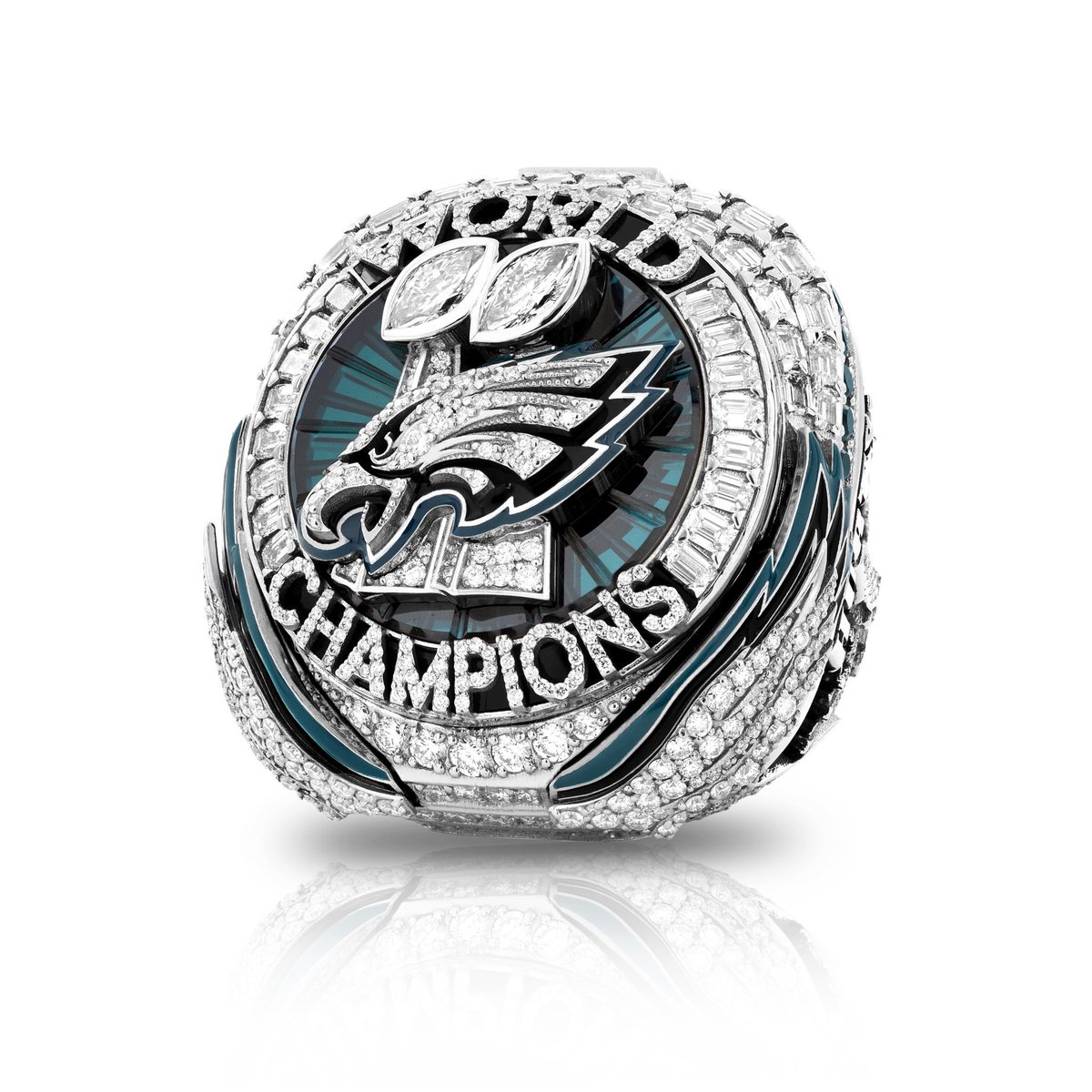 OscarBudejen's tweet image. EAGLES SUPERBOWL LIX RING 🦅🏆
#FlyEaglesFly (via @Eagles)