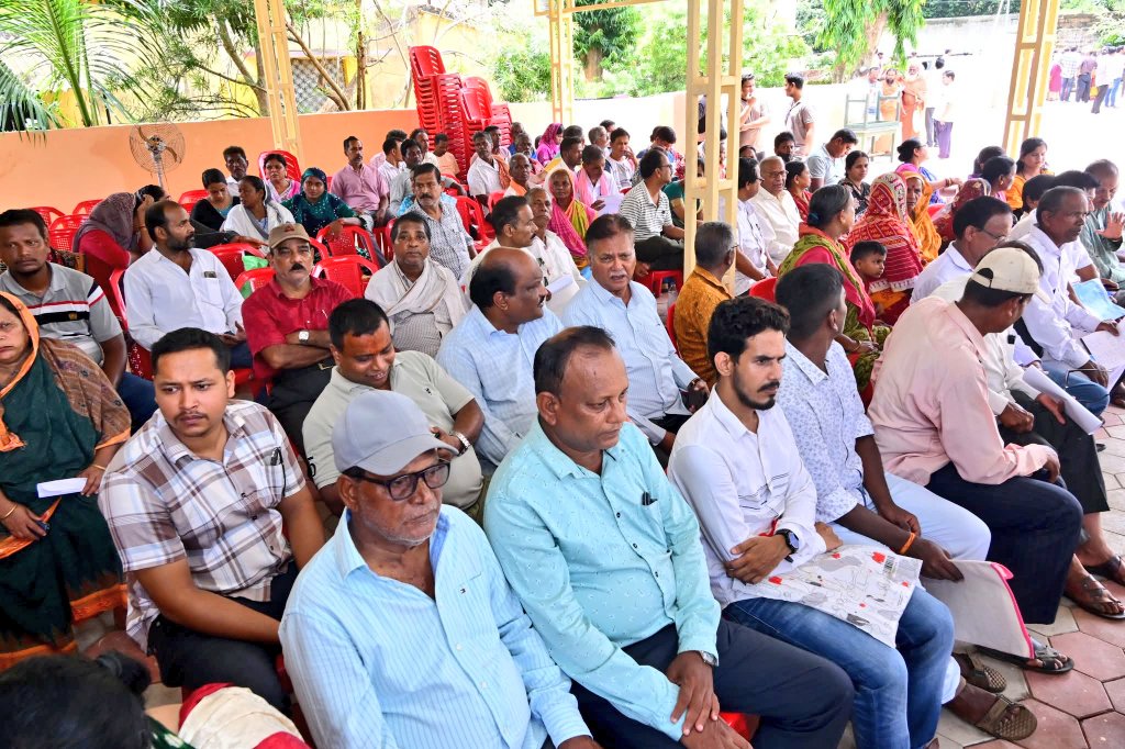 AprajitaSarangi's tweet image. Public Grievance Hearing at the doorstep of People.
With Sri @PrasantJagdev, Hon'ble MLA,Khordha,I heard Public Grievances at Khurdha District Hqrs yesterday.
Met 400 people.Heard each of them & assured them of best possible action .
This kind of Hearing will be done regularly.