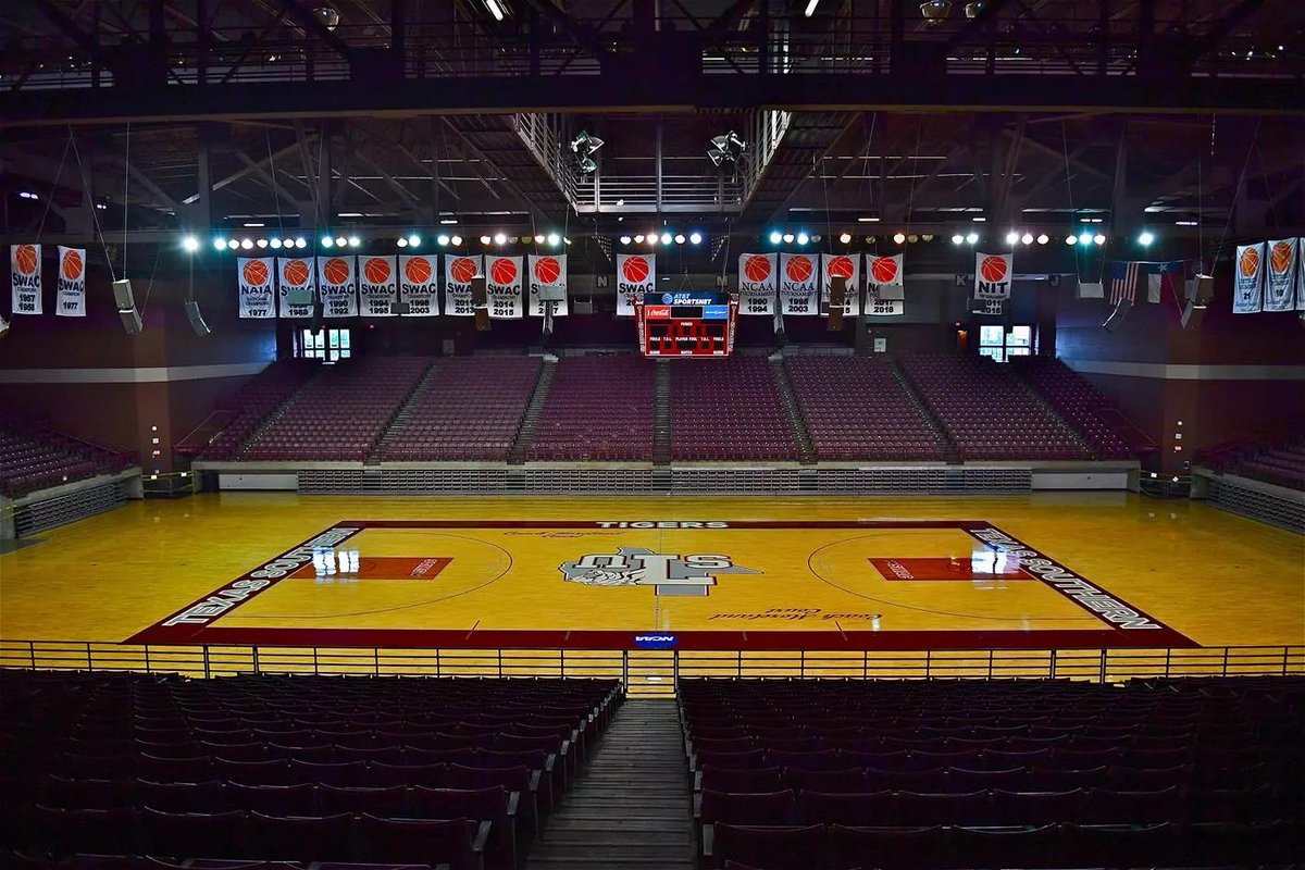 D1_D5VIN's tweet image. Extremely blessed to receive an offer from Texas Southern University, Go Tigers!!! #AGTG
Thanks to @coachparks23 @jnine0551 Coach Smith @ChuckPerson5 @SHAQ
@TeamPerson17U @Reebok