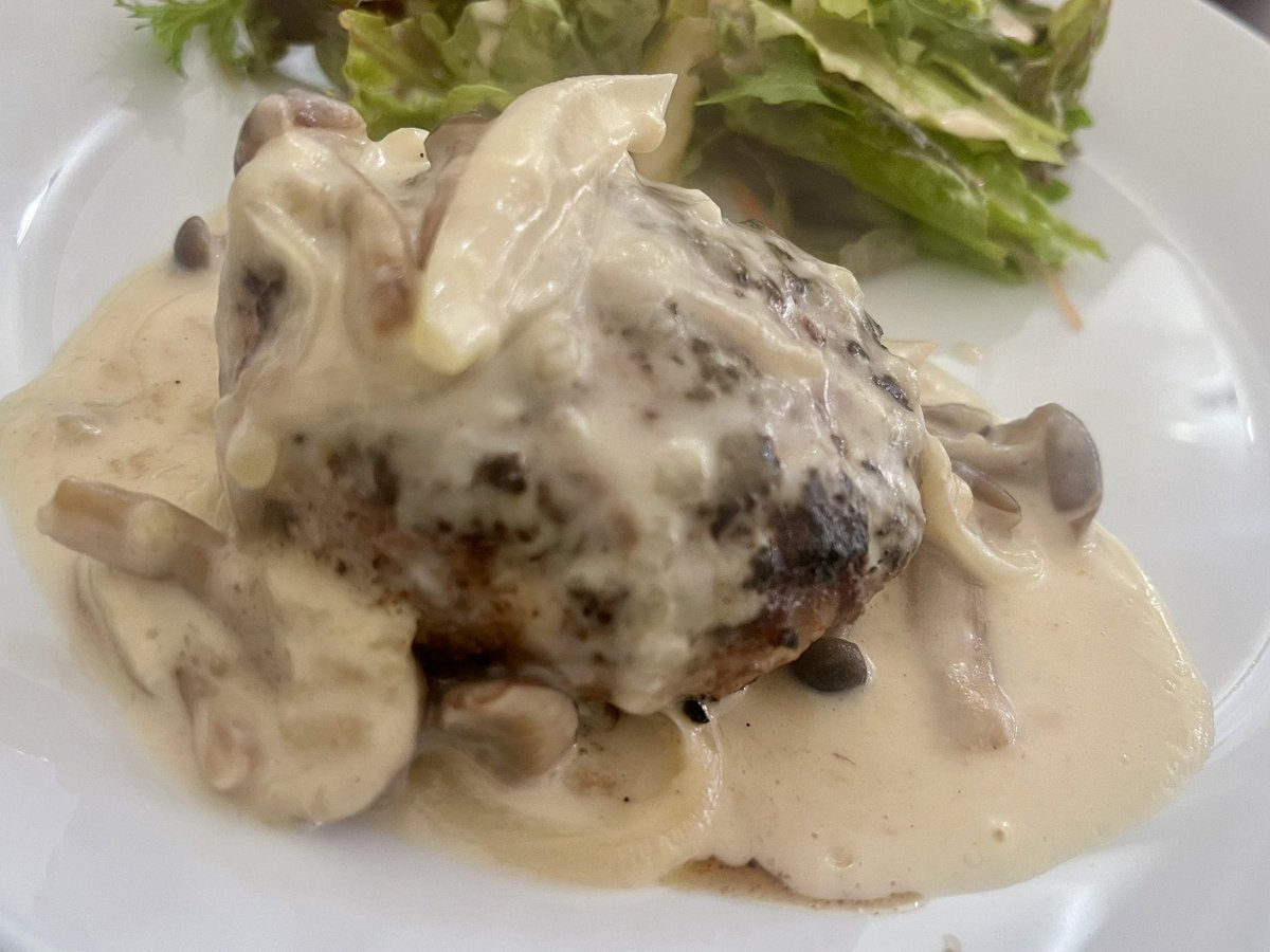 朝練37日目
寝坊して出発が遅れるからインタークーラーを着て。垂れてる時の1分全力走きっつい！スカイツリーがめずらしく良く見えた。
今日のスカイツリー: 95%
今日のナ〜〜〜イス: 9本
今日の1分走: 3本
今日の滝汗: びしょりまる仙人モード
今日のドリンク: Coca-Cola