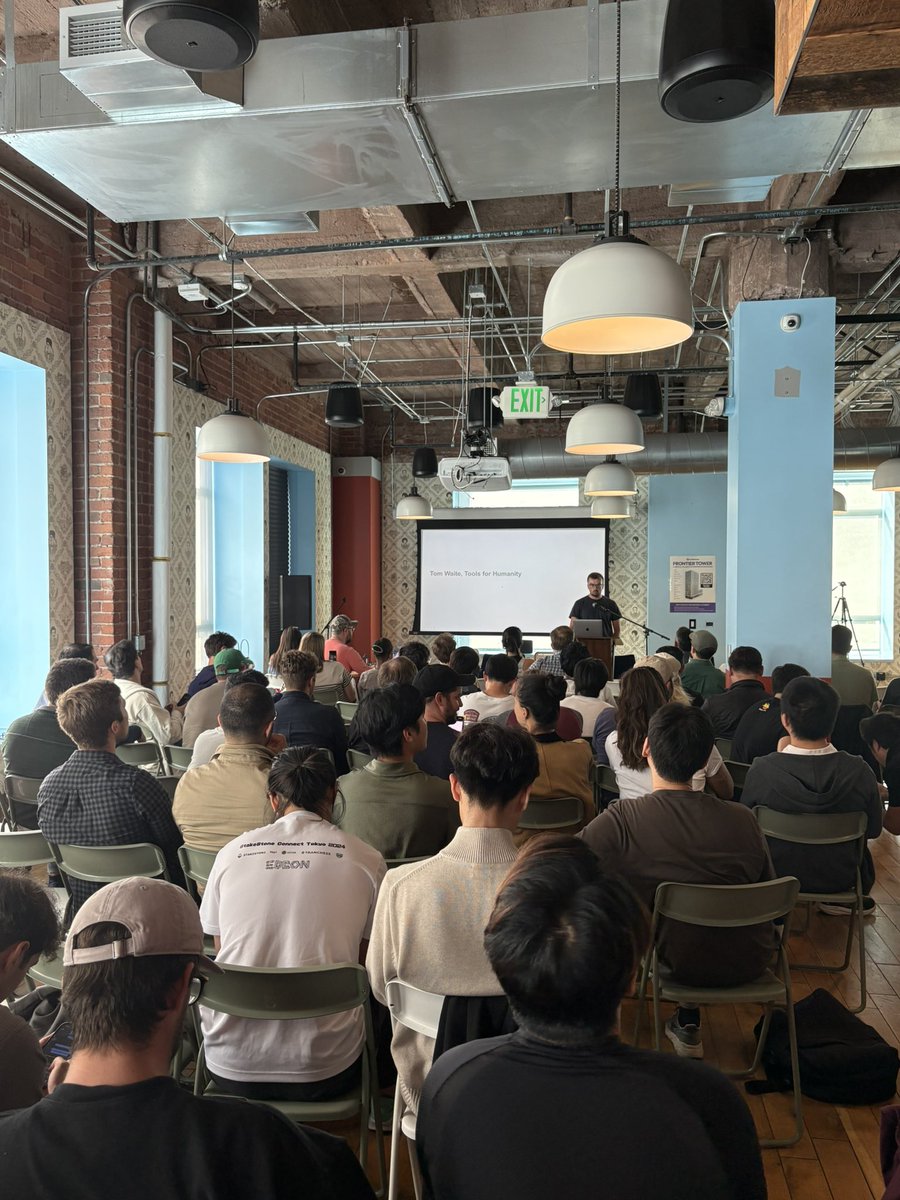 lay2000lbs's tweet image. Packed house to hear @tom_waite_ talk about making wallets easy to use