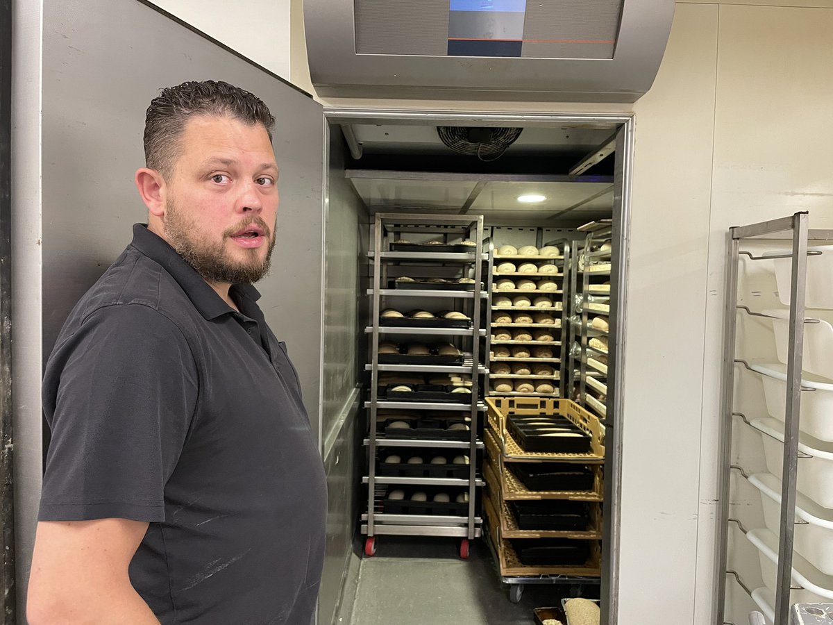 Super interessant s’nachts op pad voor een serie reportages over ambachtelijke kleine bakkerijen  in Brabant voor <a href="/omroepbrabant/">Omroep Brabant</a> . Bij bakkerij Renders in Eindhoven waar ze s’avonds om elf uur beginnen krijg ik een kijkje achter de schermen…