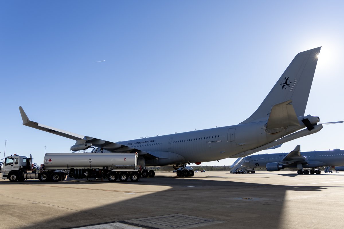 AusAirForce's tweet image. Refueled and ready to go ✔⛽
#AusAirForce and @RoyalAirForce personnel worked together to refuel a No. 33 Squadron KC-30A Multi-Role Tanker Transport aircraft using Sustainable Aviation Fuel at RAAF Base Amberley prior to Exercise Talisman Sabre 2025 kicking off.