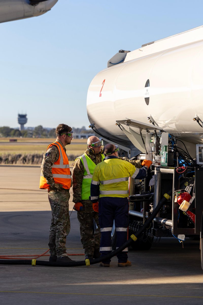 AusAirForce's tweet image. Refueled and ready to go ✔⛽
#AusAirForce and @RoyalAirForce personnel worked together to refuel a No. 33 Squadron KC-30A Multi-Role Tanker Transport aircraft using Sustainable Aviation Fuel at RAAF Base Amberley prior to Exercise Talisman Sabre 2025 kicking off.
