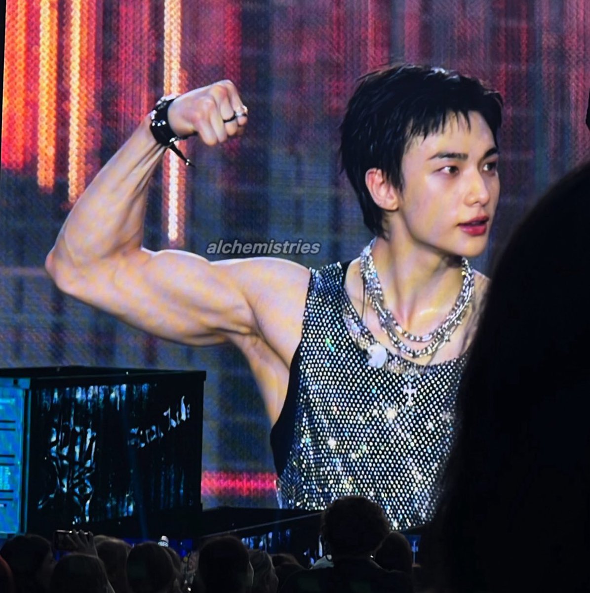 HYUNJINCONCERT's tweet photo. The side profile and the arm… totally speechless. https://t.co/wMJRUIfF1c