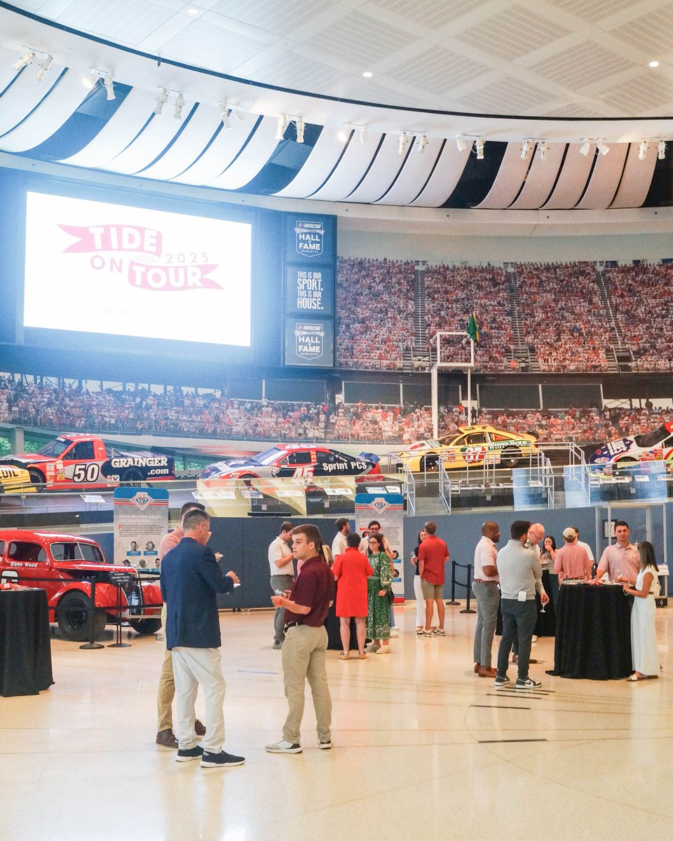 UAAlumniAssoc's tweet image. The Tide rolled into Charlotte this week! #TideOnTour featured a Q&A with Coach Deboer, Coach Oats and Crimson Tide student athletes. It was a night full of Bama pride. 🐘❤️ Don’t miss the next stop as the tour rolls on to New York City next week!