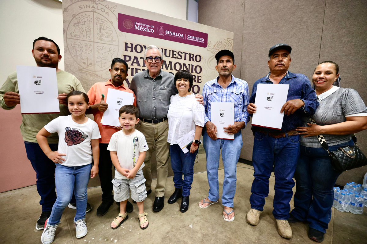 rochamoya_'s tweet image. Un título de propiedad no es solo un papel: es justicia y bienestar para quienes, con esfuerzo y trabajo noble, distinguen a Sinaloa.
Hoy, 1,825 familias en Culiacán comienzan una nueva historia con la certeza legal de lo que es suyo.
Mi reconocimiento a todas y todos quienes hoy…