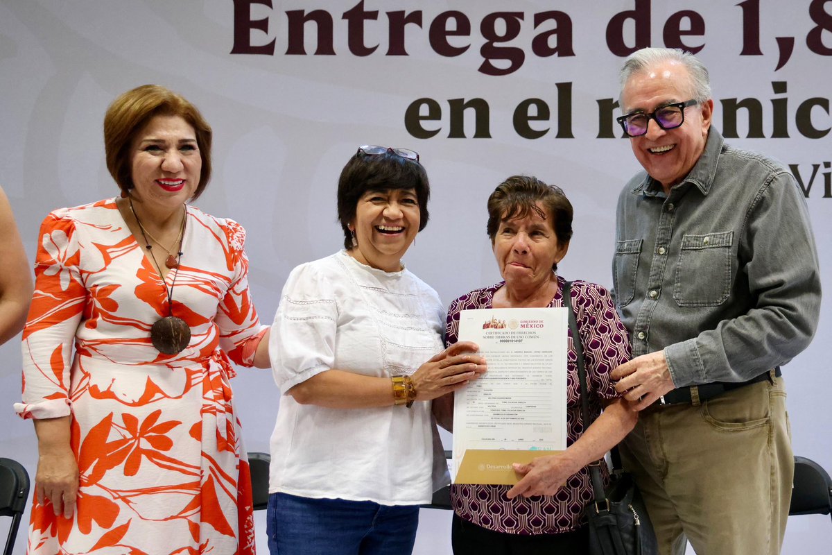 rochamoya_'s tweet image. Un título de propiedad no es solo un papel: es justicia y bienestar para quienes, con esfuerzo y trabajo noble, distinguen a Sinaloa.
Hoy, 1,825 familias en Culiacán comienzan una nueva historia con la certeza legal de lo que es suyo.
Mi reconocimiento a todas y todos quienes hoy…