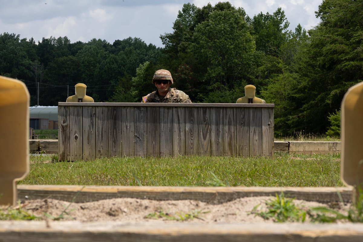 ArmyROTC's tweet image. Peek. Sweep. Twist. Pull. Frag Out! 8th Regiment #AdvancedCamp Cadets push through the Hand Grenade Assault Course at #CadetSummerTraining.
Click the link in our bio for more #CST2025 content!馃敆
馃摳: Andrew Fuhrman, Ball State University, CST Public Affairs Office