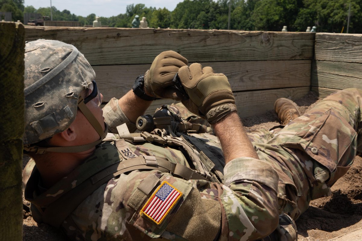 ArmyROTC's tweet image. Peek. Sweep. Twist. Pull. Frag Out! 8th Regiment #AdvancedCamp Cadets push through the Hand Grenade Assault Course at #CadetSummerTraining.
Click the link in our bio for more #CST2025 content!馃敆
馃摳: Andrew Fuhrman, Ball State University, CST Public Affairs Office