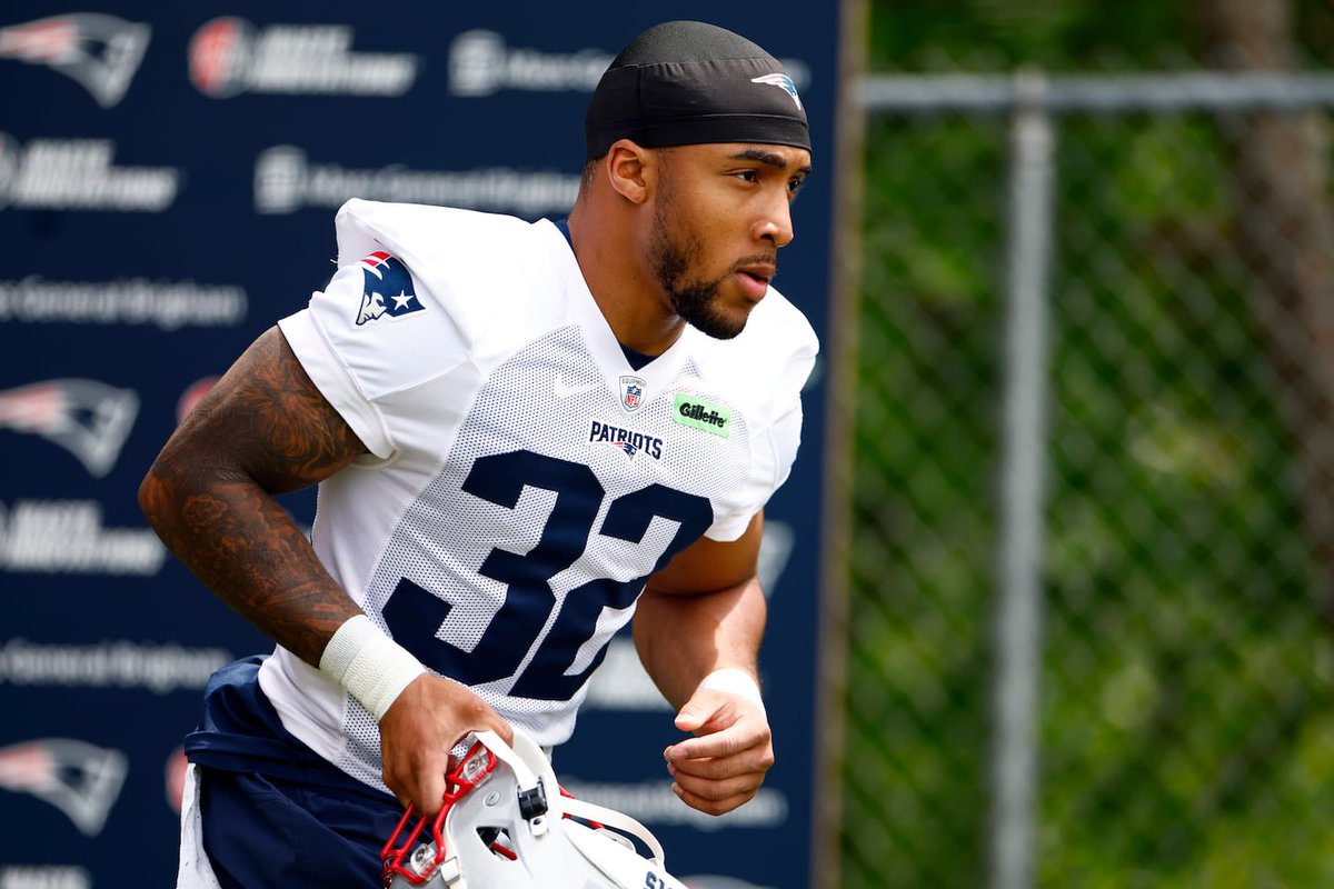 LosTalksPats's tweet image. The #Patriots have agreed to terms on a fully guaranteed four-year deal with second-round pick TreVeyon Henderson, per @AdamSchefter.
New England has now signed all of their 2025 draft picks.