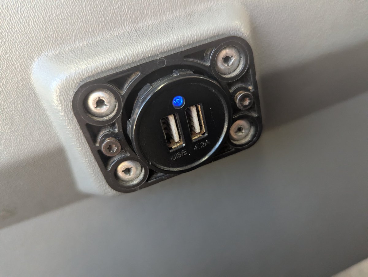 linbows's tweet photo. Yet another security screw in #nyc #bus .. Whyyy!? 

#onlyinnyc #enginnering #nycbus #fypシviral https://t.co/8u7szff3dk
