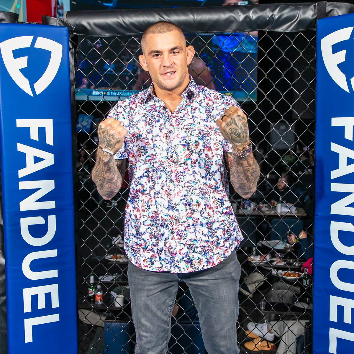 MoheganSun's tweet image. Good luck to @DustinPoirier in his final UFC fight Saturday night against Max Holloway. Shoutout to "Diamond" for spending UFC 300 with us in Mohegan Sun FanDuel Sportsbook for an awesome meet & greet watch party! 💎
We'll be watching UFC 318 on the 140-foot video wall at…