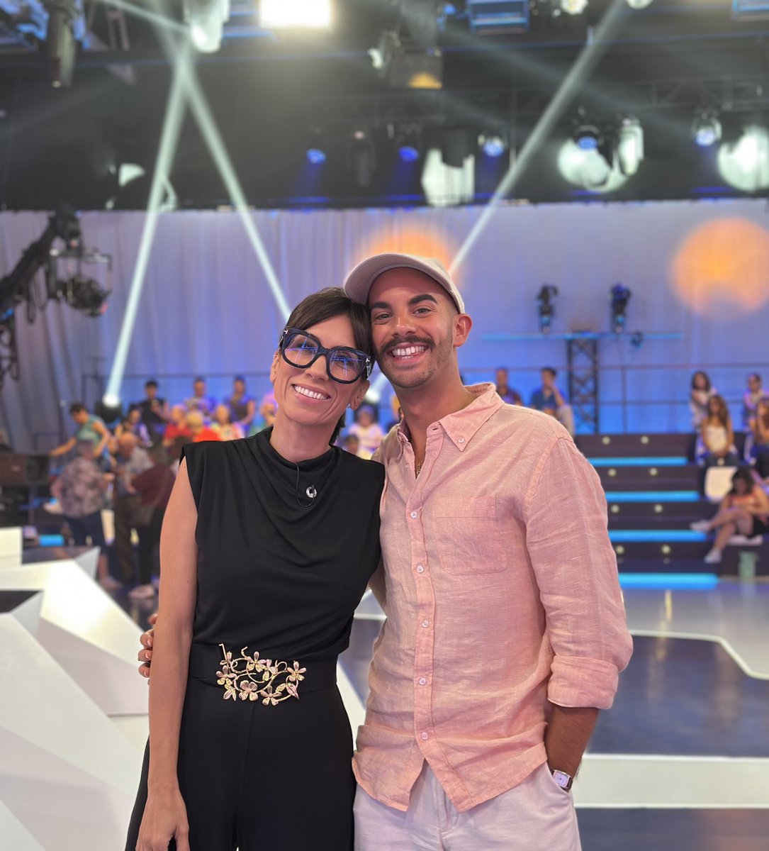 Estoy leyendo los comentarios de #LaPirámideTVE y me hace mucha ilusión.

Detrás del programa, hay un equipazo con gente maravillosa que le estamos poniendo mucho cariño. E Itziar es un amor de persona.

Gracias a los que habéis seguido el estreno... ¡vamos a por más!❤️