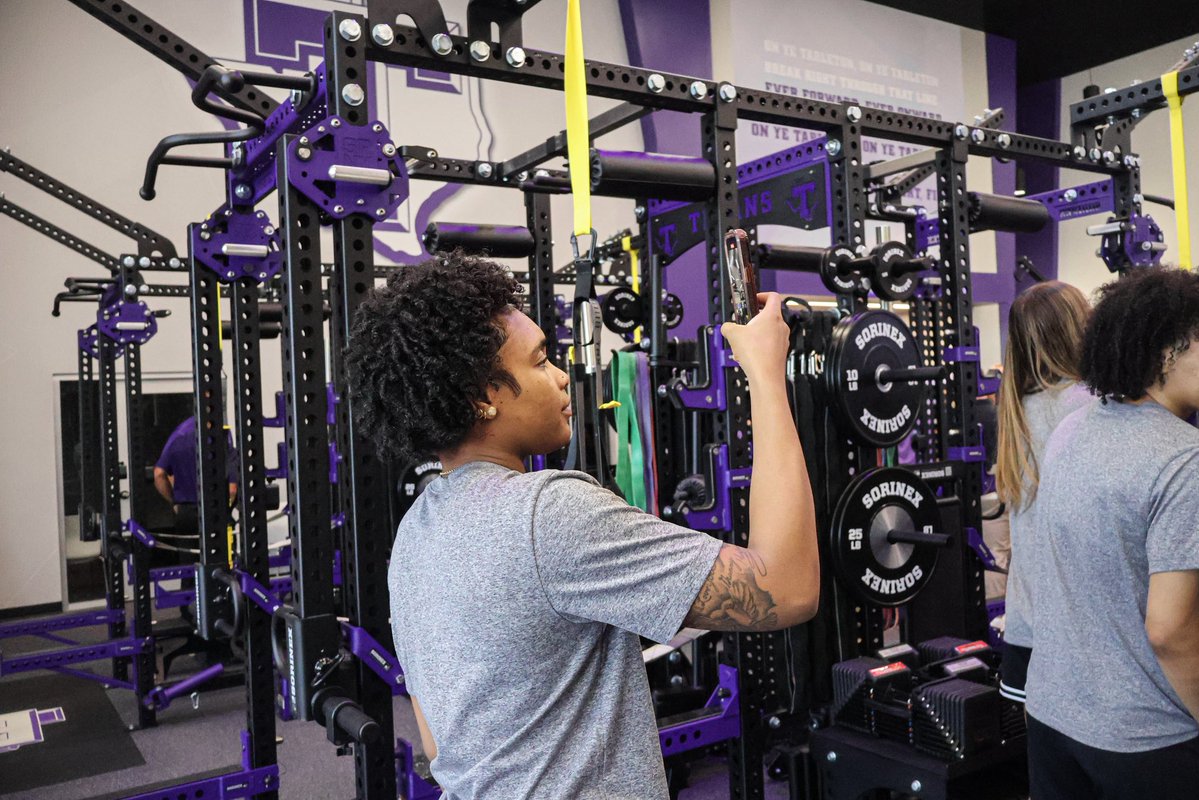 TarletonWBB's tweet image. Weights just got better 😏
Got the first glimpse at the new Tarleton State Athletics’ Weight Room! 🏋️