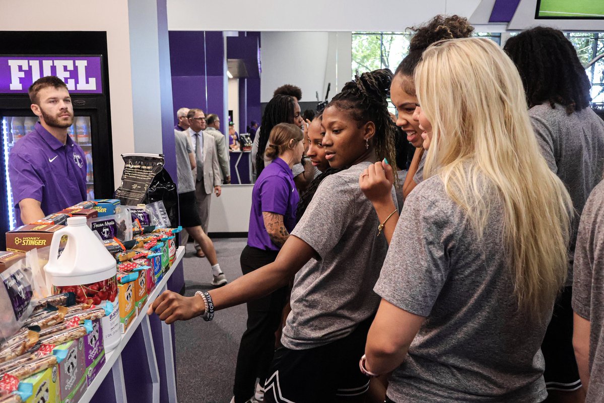TarletonWBB's tweet image. Weights just got better 😏
Got the first glimpse at the new Tarleton State Athletics’ Weight Room! 🏋️