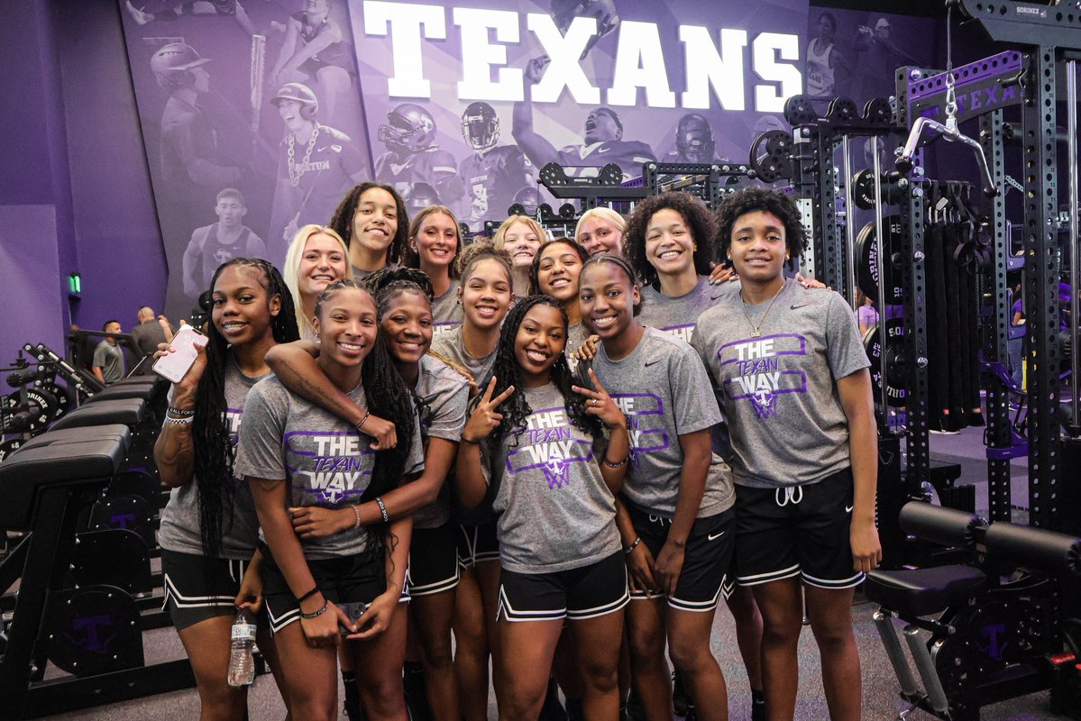 TarletonWBB's tweet image. Weights just got better 😏
Got the first glimpse at the new Tarleton State Athletics’ Weight Room! 🏋️