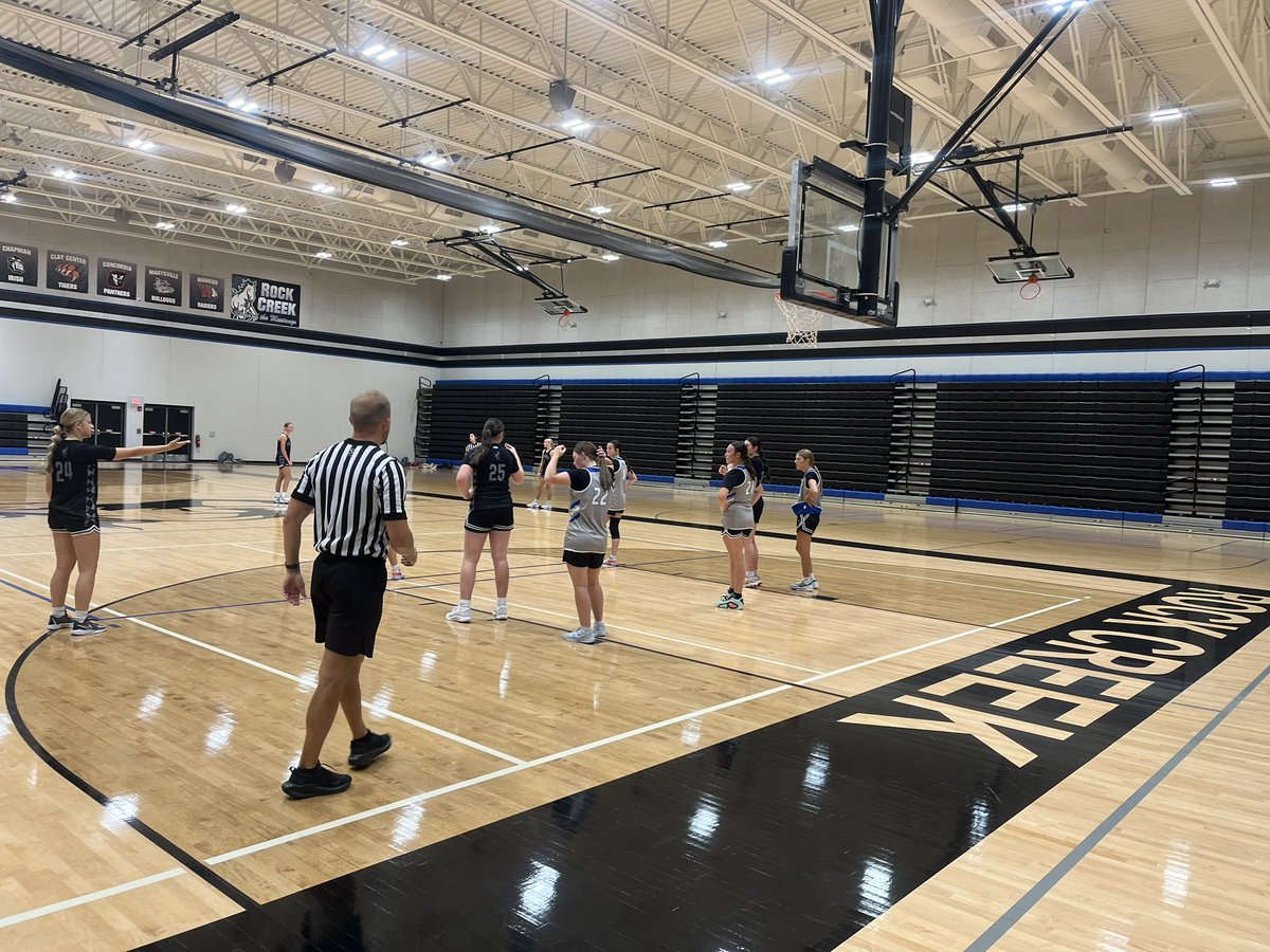 goody_scott's tweet image. One last day for the summer to get some reps in with @RockCreek_Hoops hosting a tournament. Teams came from as close as Holton to as far as Larned.
Teams included: Tescott, Riverside, Larned, Lyndon, Holton, TMP-Marian, Rock Creek, Pike Valley, and Cherryvale.