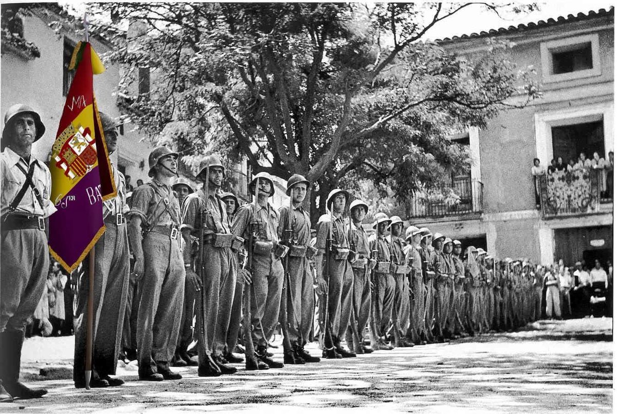 ecorepublicano's tweet image. En la guerra civil, el único Ejército nacional era el de la República Española que representaba la legitimidad democrática vigente, el otro ejército eran golpistas traidores a su patria ayudados por nazi-fascistas. No lo olvidemos. #18JYoCondeno