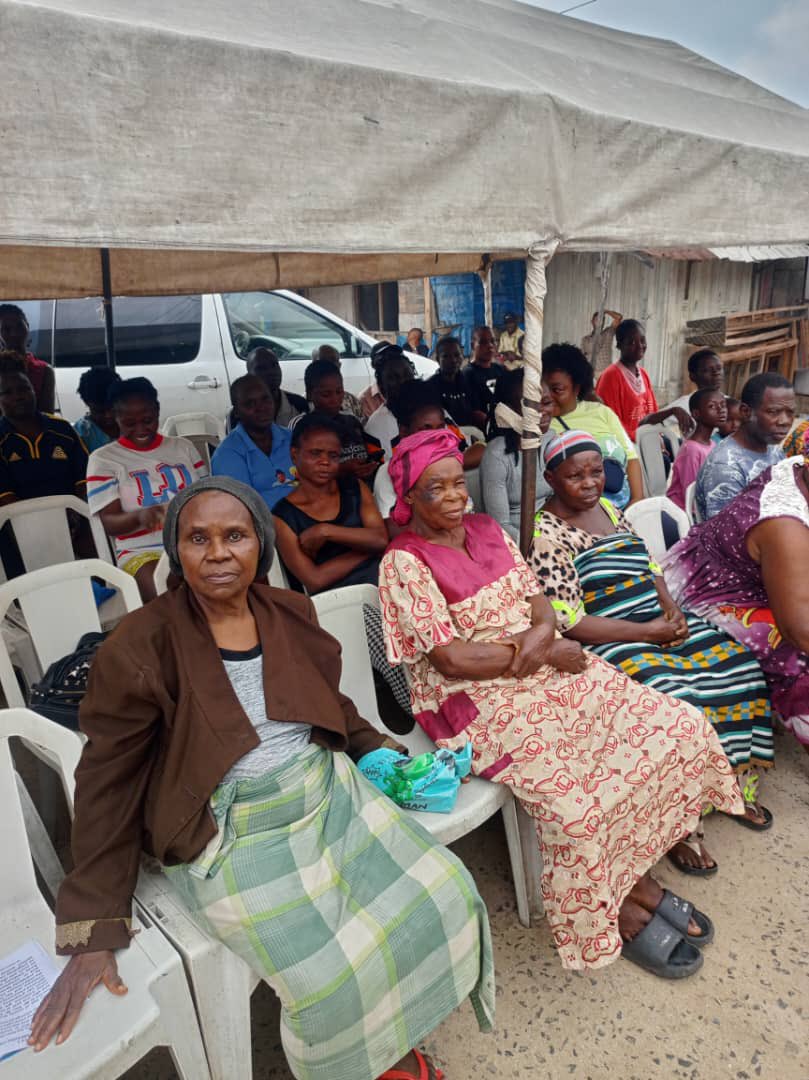 SokyEvans's tweet photo. While others throw parties… we served the people!
In honor of Peter Obi’s birthday, the Obidient Movement in Rivers State took love to the streets, slums, schools &amp; campuses , feeding, cleaning, &amp; caring.
This is what a New Nigeria looks like. 🇳🇬
#ObidientMovement #PeterObiAt64 https://t.co/auSjUfSA23