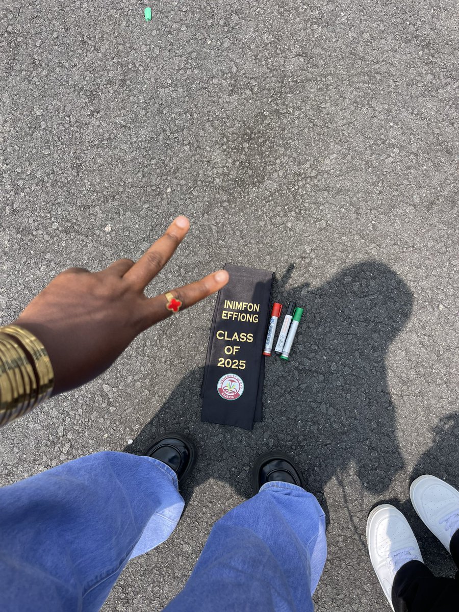 NiniOlahh's tweet photo. Congratulations To Me!!!👏🤭
The journey has been tough but I’m way tougher!!!
I held God by his garment all the way…
With his help, I successfully guaduadoooo!!!👏🤭❤️❤️ https://t.co/KOsDJKNlif