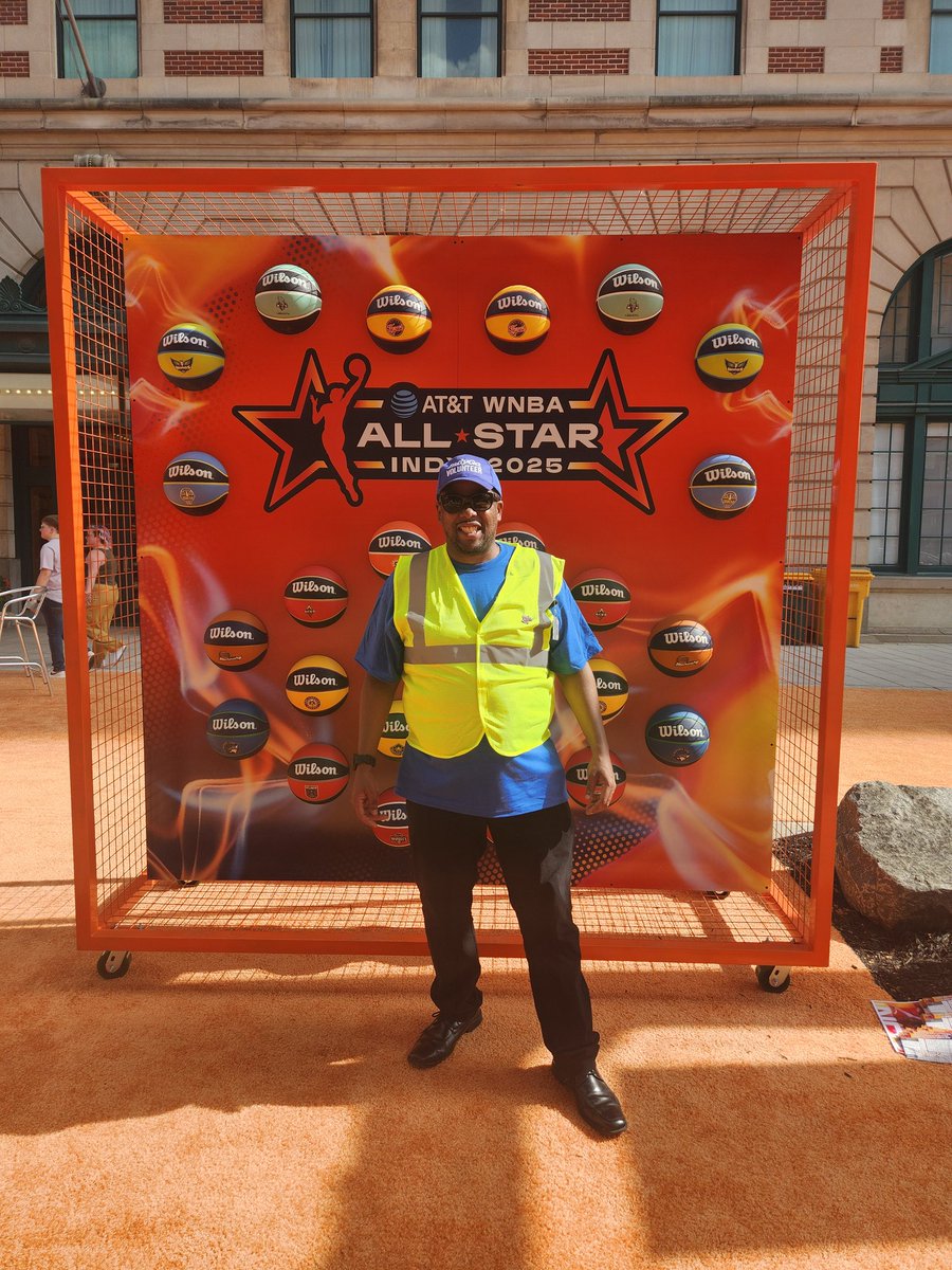 camhardy513's tweet image. I had a blast volunteering with @IndyGoBus for the WNBA all-star weekend! #RideTheBus