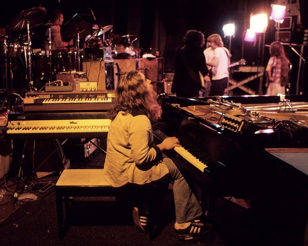 GratefulDead's tweet image. Remembering Keith Godchaux on his birthday today🌹
Photos by Jon Conroy, Mary Ann Mayer, Ed Perlstein, and Snooky Flowers