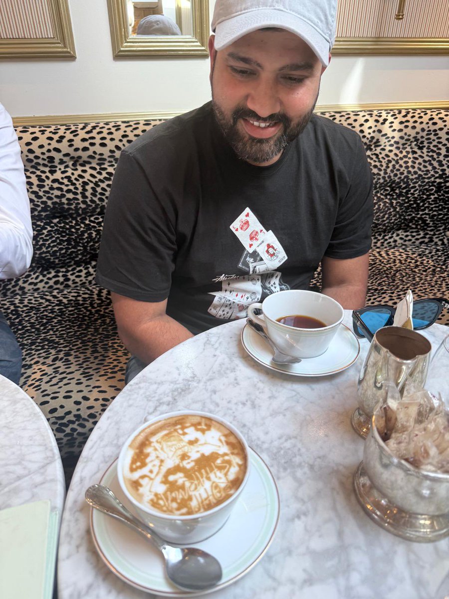 The hit man <a href="/ImRo45/">Rohit Sharma</a> who is also a gentlemen was served a coffee with his
Image embossed <a href="/LadureeUK/">Ladurée UK</a>.
Bossman had a smile of appreciation.
The Indian Summer continues this cricket season in London.