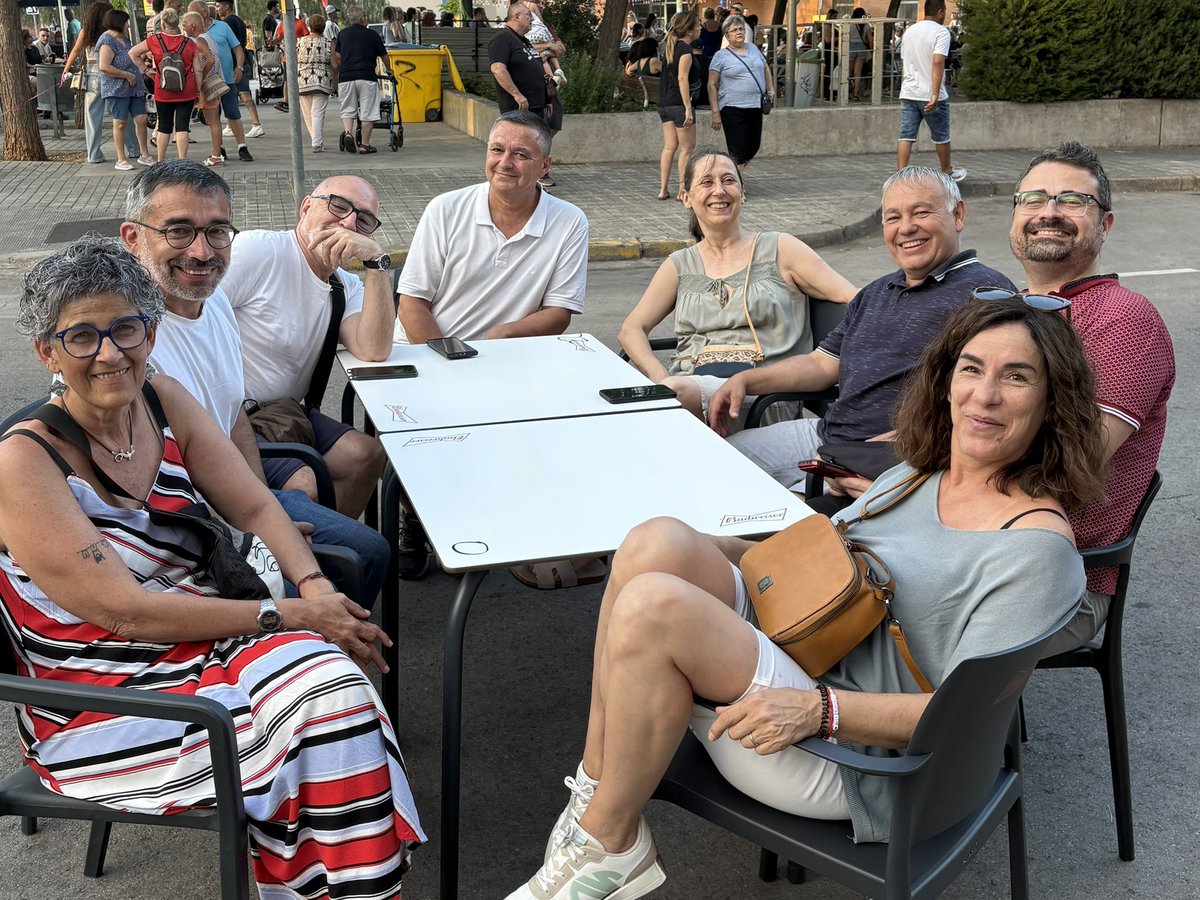Gabriel Fernàndez i Díaz (@gabrielferdiaz) on Twitter photo Acompanyant els veïns del barri de #SantJulià en el seu 50è aniversari! Enhorabona, <a href="/AVSANTJULIA/">AV SANT JULIA</a>, per mig segle de feina i lluita. Fer política municipal és representar la gent al seu costat —amb ella, per a ella— i a cada barri. 👏
👣 #APeuDeCarrer
🟨 #AmbSabadell
🧅 #Sabadell Acompanyant els veïns del barri de #SantJulià en el seu 50è aniversari! Enhorabona, <a href="/AVSANTJULIA/">AV SANT JULIA</a>, per mig segle de feina i lluita. Fer política municipal és representar la gent al seu costat —amb ella, per a ella— i a cada barri. 👏
👣 #APeuDeCarrer
🟨 #AmbSabadell
🧅 #Sabadell