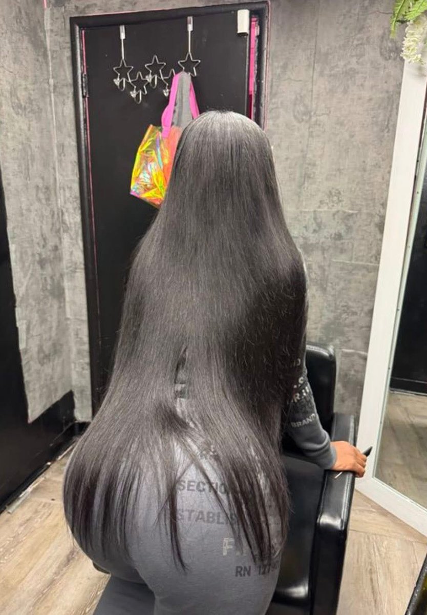 layxsnv's tweet image. Me as soon as I feel the first fall breeze 😌