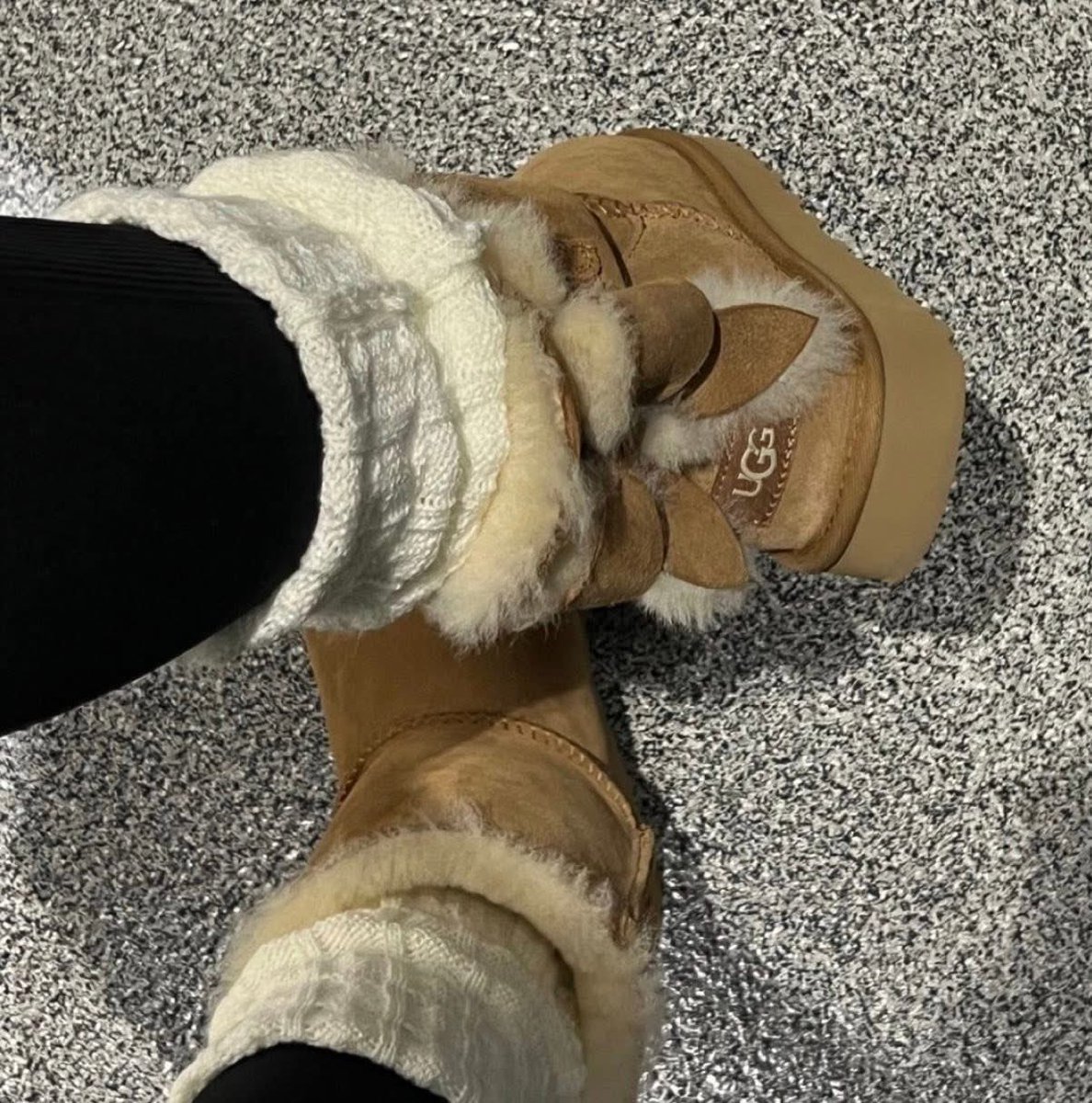 layxsnv's tweet image. Me as soon as I feel the first fall breeze 😌