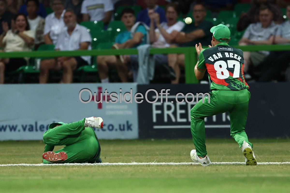 John Mallett πΈ (@john_m100) on Twitter photo A thrilling but ultimately disappointing end to <a href="/leicsccc/">Leicestershire Foxes π¦</a> T20 <a href="/VitalityBlast/">Vitality Blast</a> campaign as <a href="/YorkshireCCC/">Yorkshire CCC</a> hit the last 2 balls for Six to win the game. A combination of cracking skills and bizarre events. All the match day images are at outsideoff.com/t20-blast-rnd-β¦ A thrilling but ultimately disappointing end to <a href="/leicsccc/">Leicestershire Foxes π¦</a> T20 <a href="/VitalityBlast/">Vitality Blast</a> campaign as <a href="/YorkshireCCC/">Yorkshire CCC</a> hit the last 2 balls for Six to win the game. A combination of cracking skills and bizarre events. All the match day images are at outsideoff.com/t20-blast-rnd-β¦