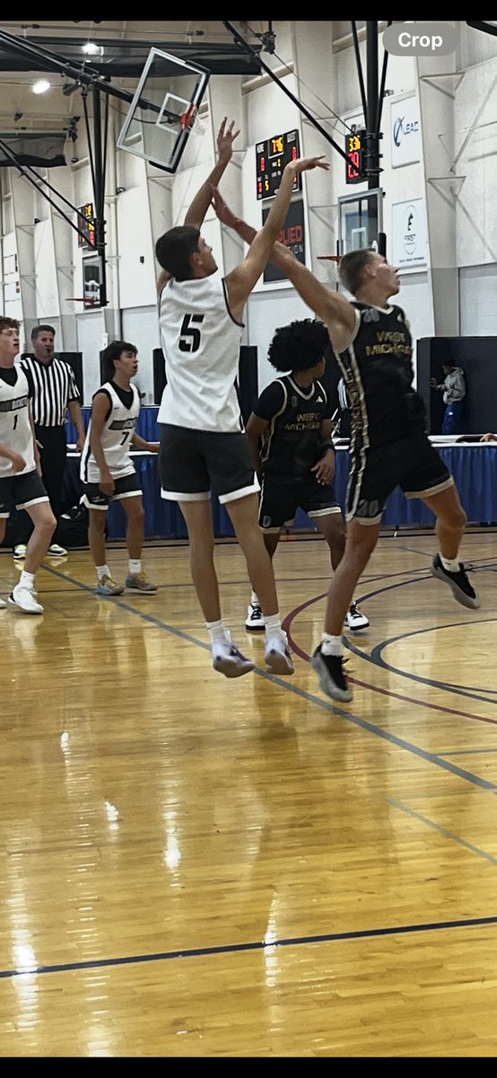 Ohio Buckets Black 2028 improve their GBL Grassroots record to 14-0 including a W in our opening round of tournament play. 
Boys continue to play some great ball.