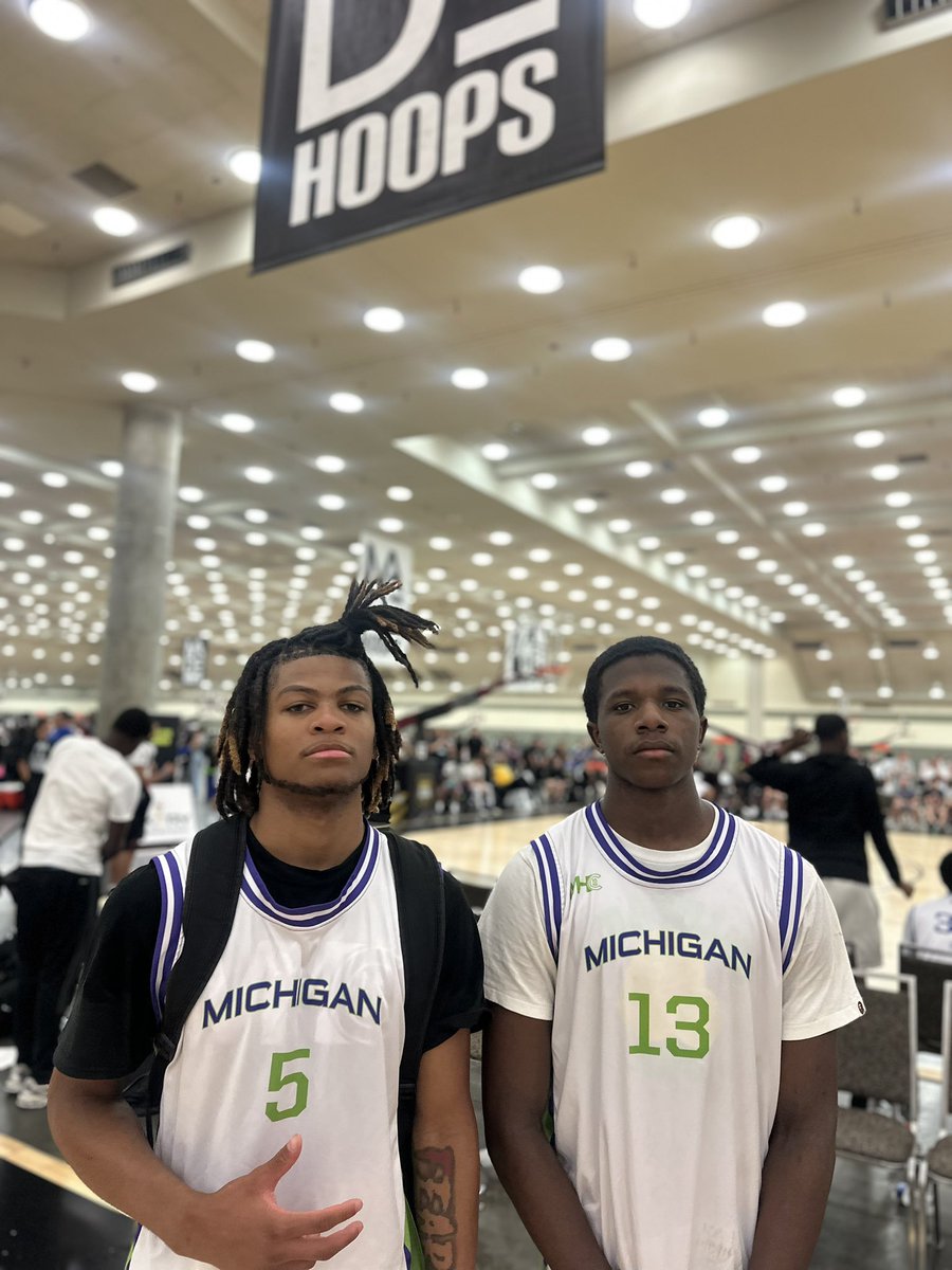Trentw_23's tweet photo. Guard tandem of Derrick Kilgore (left) &amp; Steven Jones (right) just paced Michigan Unified 17U MHC to a heated win over Jersey Force. 

Jones led with 21 points, while Kilgore added a strong 12, but all 12 were timely baskets when Unified needed them most. https://t.co/SQfK7h2XeP
