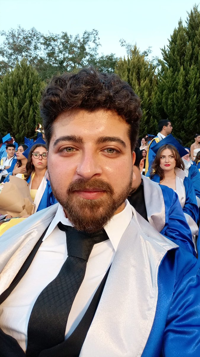 cemmdemmir's tweet photo. "Mission completed ama dinlenmemiş bir completed" adlı
Yorgun, yüzüne vuran güneşten bunalmış bir foto bırakıyorum Twitter'a.. https://t.co/AfDNiXDDyq