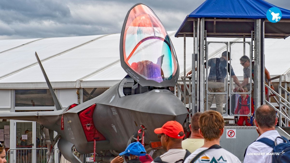 thef35's tweet image. The F-35 is putting on a show at #RIAT25, including an electrifying flight demo from @RoyalAirForce F-35s! ⚡️
With unmatched sensor fusion and all-domain awareness, it’s ready for today’s missions and tomorrow’s challenges.