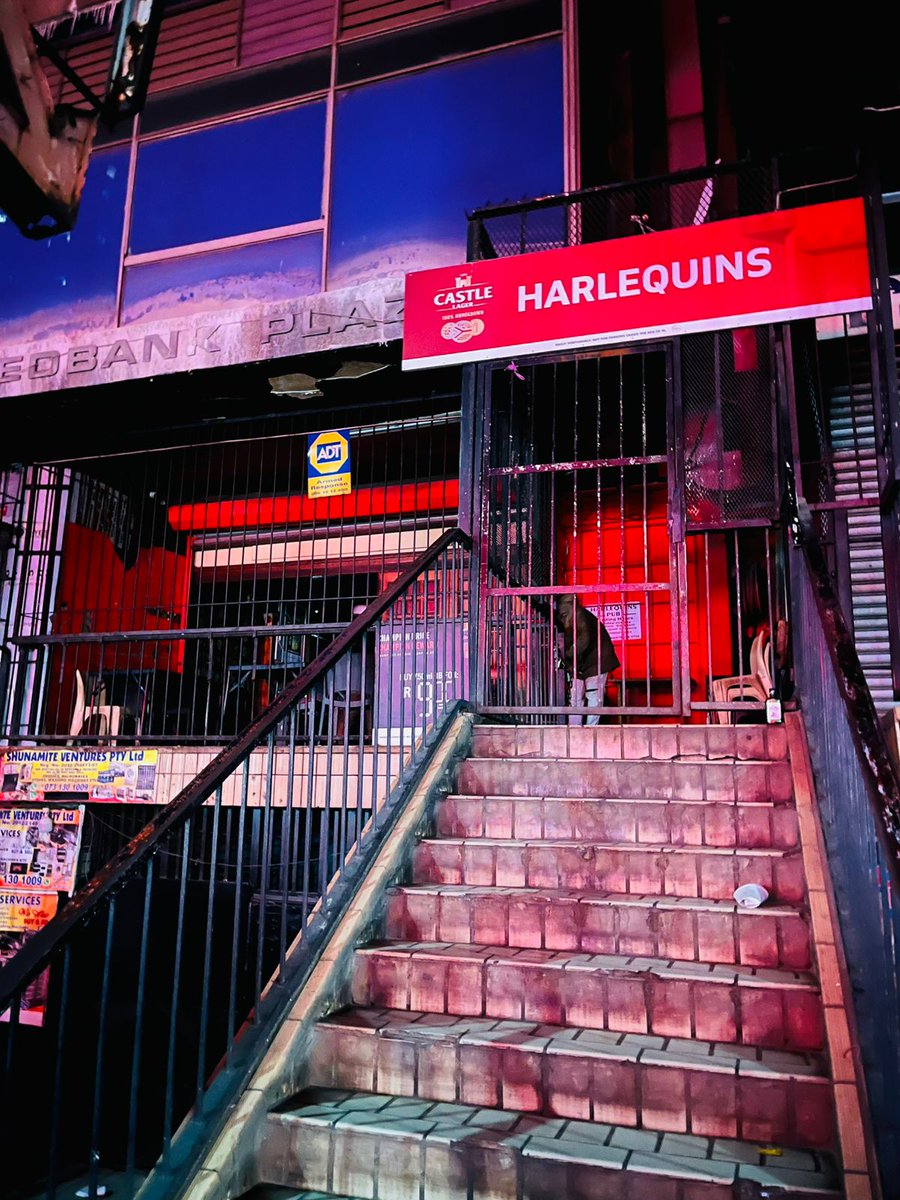 PublicSafetyMMC's tweet image. ♦️HAPPENING NOW ♦️
@JoburgMPD and @CityofJoburgEMS officers are issuing fines and shutting down non-compliant entertainment outlets in the Inner City as part of intensified night-time operations. Establishments found contravening liquor regulations, operating without proper…