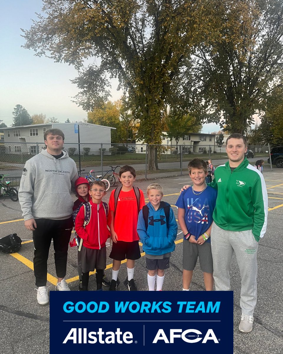 UNDsports's tweet image. A leader on and off the field! Congratulations to @undfootballโs Simon Romfo on his nomination for the 2025 Allstate AFCA Good Works Team! ๐
#UNDproud | #GoodWorksTeam | @UND_SA_LEAD