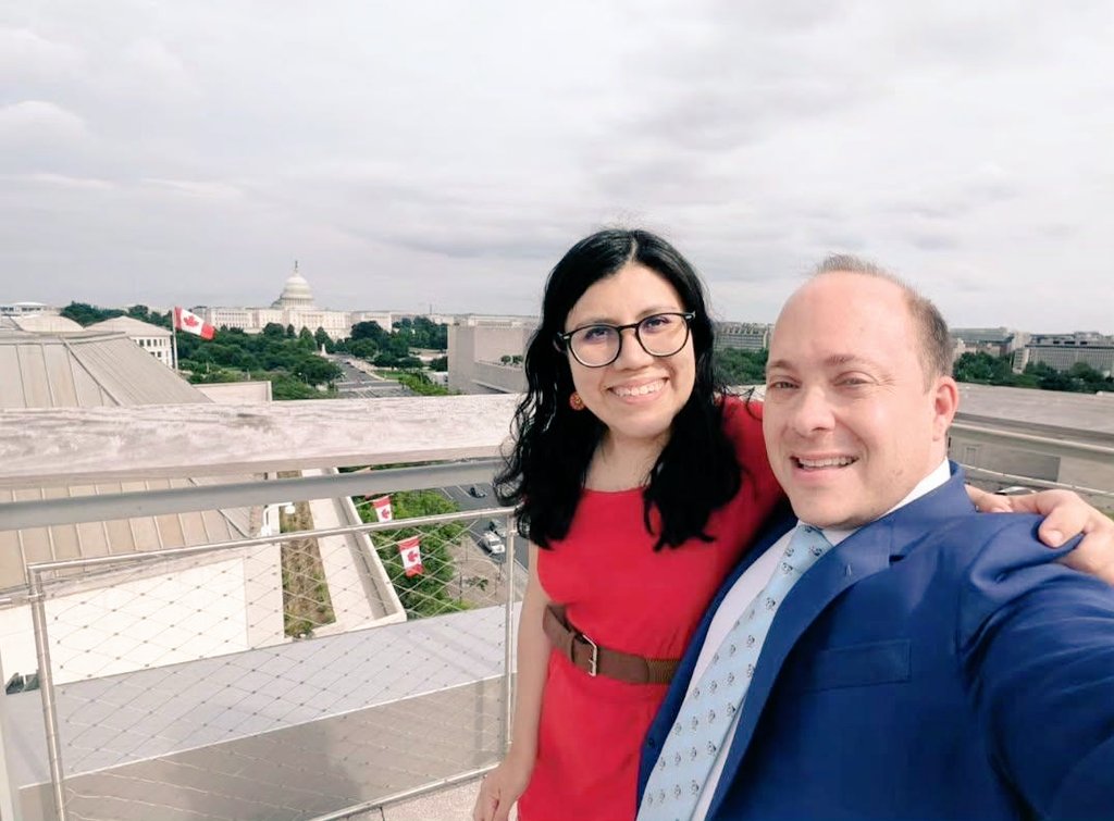 roslmartin's tweet image. Hoy fue la presentación de la tesis de maestría de @EMPosts sobre inmigración en Polonia y con esto concluye su etapa de posgrado sobre política global 🥳