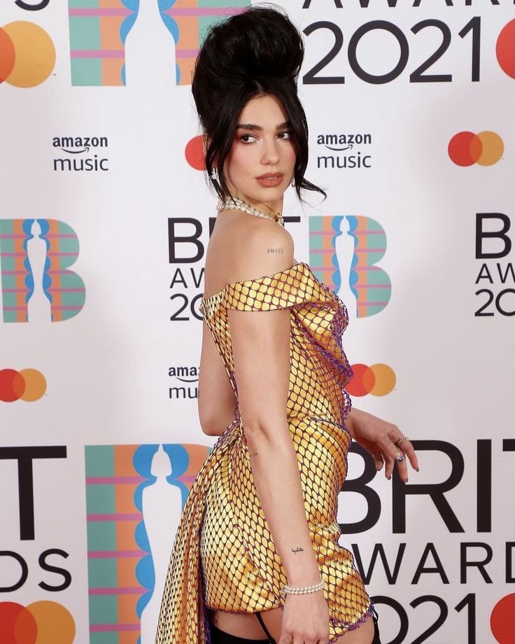 I'm pop, I'm art
This is pop, this is art
Pop is art and art is pop
Pop art, ArtPop, never stop
#BaileVogueMWR