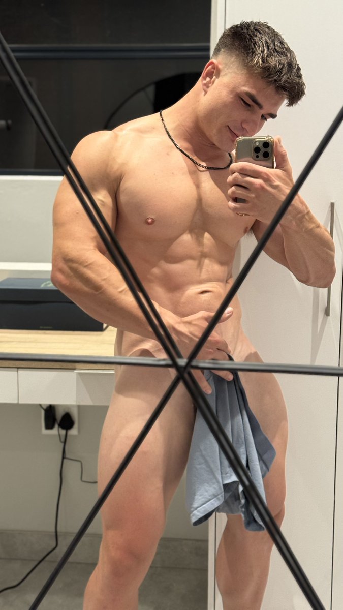 you’re here for the view.
insta’s where I make it personal.

you ready to scroll slower?
instagram.com/dylanfuunx?igs…