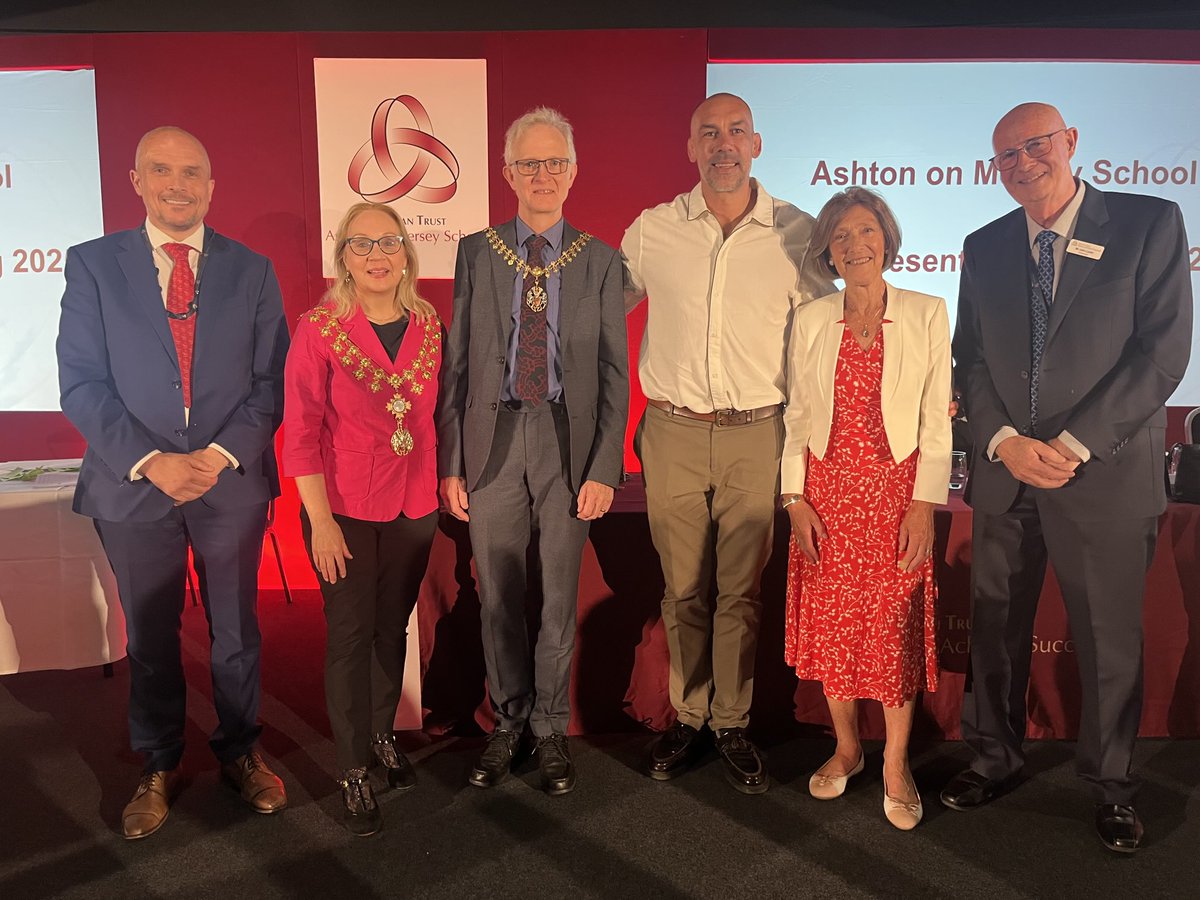 Jane_Brophy's tweet image. A great experience to meet everyone at the Ashton on Mersey School Annual Presentation Evening at Manchester United Football Club. @DT_AoMSchool @SaleSharksRugby @ManUtd