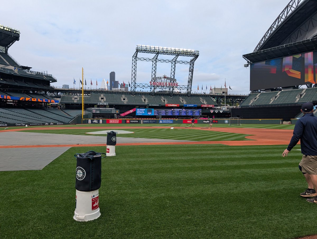 NikoTamurian's tweet image. We're so back.
Live previews of the 2nd half with Dan Wilson, Cal Raleigh and Logan Gilbert
On @komonews tonight!
#mariners