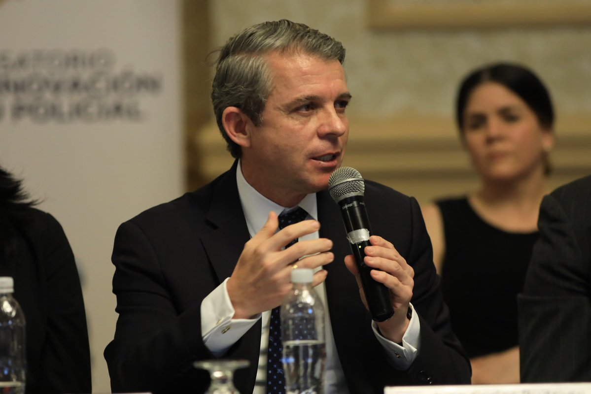 bg_buitrago's tweet image. En #Guatemala avanza con logros determinantes la Comisión para la Innovación y Futuro de la Policía Nacional Civil, bajo el liderazgo del MINGOB, la PNC y apoyo de INL/USA avanzamos en conversatorios con Cuerpo Diplomático, organismos multilaterales y sector empresarial.