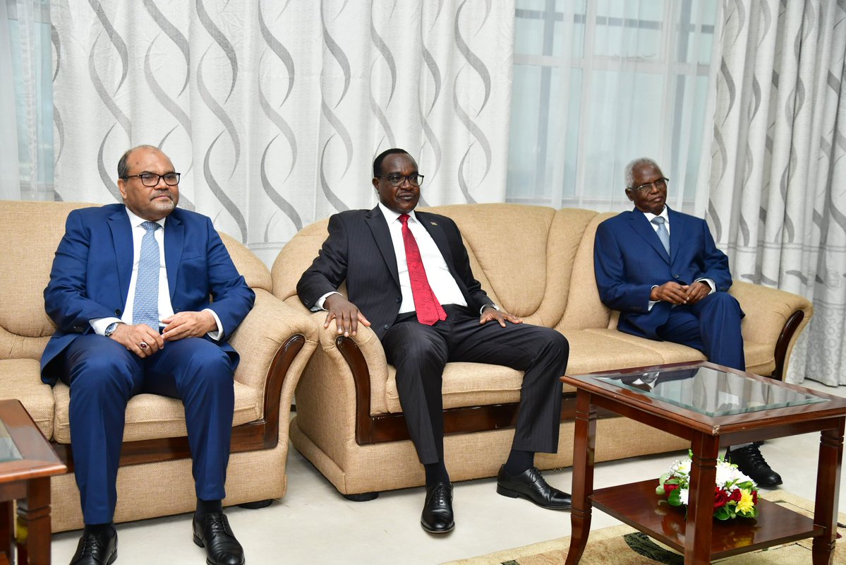 Profshaukat's tweet image. I joined CS @HonJuliusMigos @EduMinKenya at @KenyattaUni graduation encouraged Academia-University linkages, commercialization of innovation & having demand driven science courses coupling with socialization of science for positive impact @OfficePCS_KE Congratulations graduates!