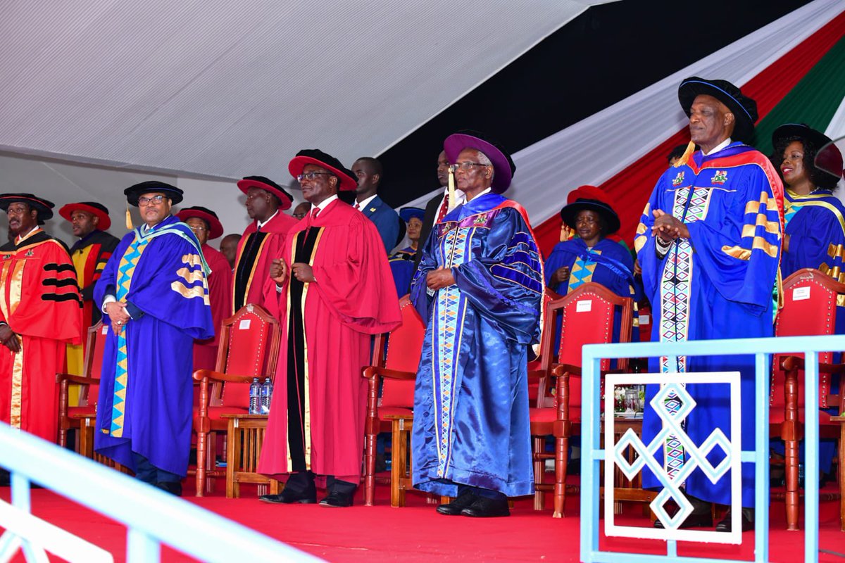 Profshaukat's tweet image. I joined CS @HonJuliusMigos @EduMinKenya at @KenyattaUni graduation encouraged Academia-University linkages, commercialization of innovation & having demand driven science courses coupling with socialization of science for positive impact @OfficePCS_KE Congratulations graduates!