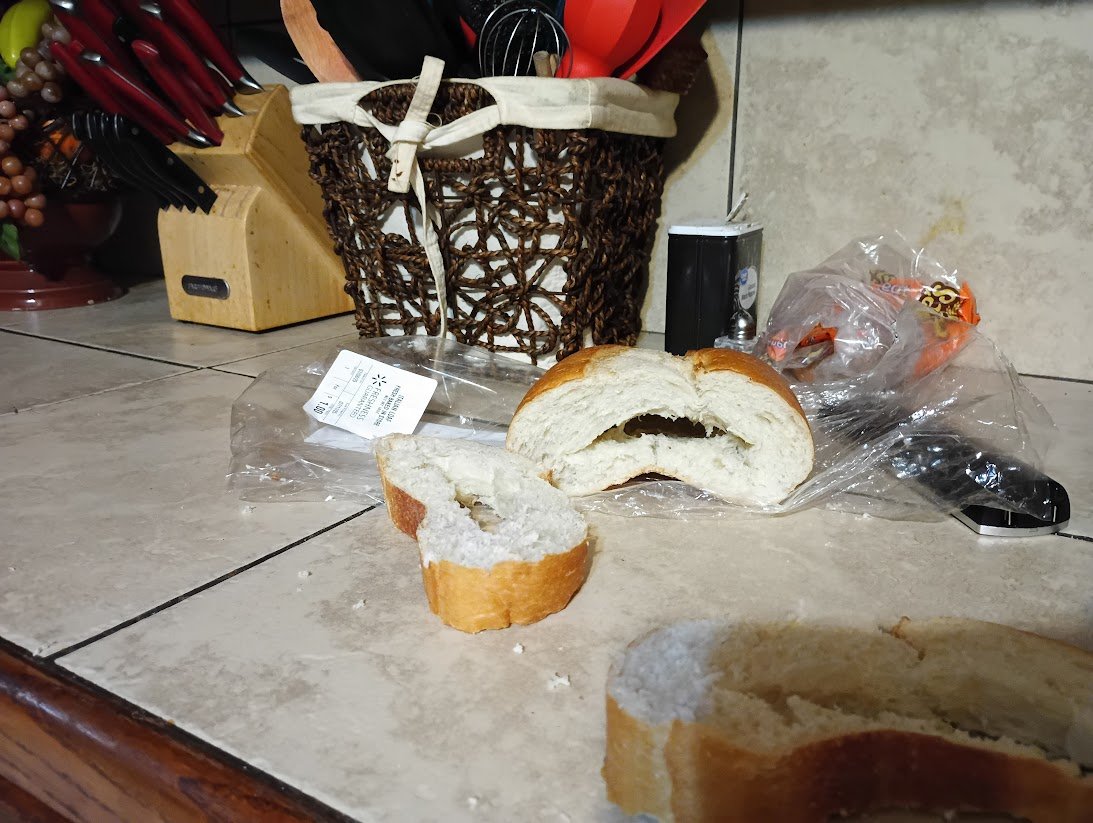 MalCan4401's tweet image. What the hell is this? I cant make a sandwich with this! The damn bird might like it! Someone needs to go to prison!🤬🤬