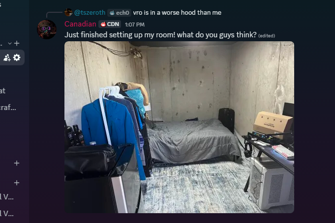 FriendlyCDN's tweet photo. No shot they gave my room a cs2 wear condition https://t.co/3gr3rdsjDd
