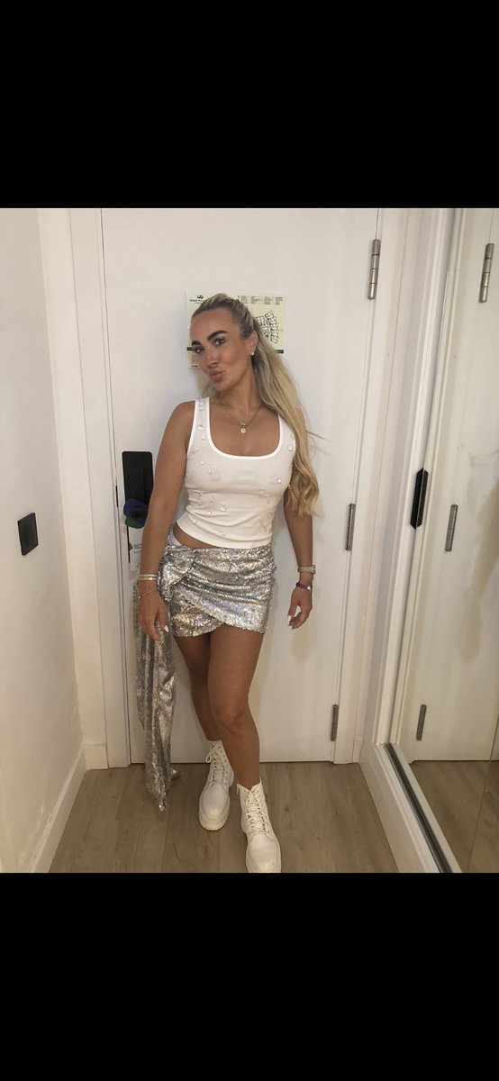 BbrookkeRroughx's tweet photo. The fact that I had 33kg of luggage with me in Ibiza (yip 2 full size cases) for a weeks holiday is criminal. Looked good but so can live with it. https://t.co/Wx4tbVoPsu